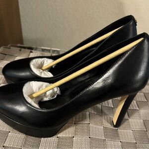NIB Michael Kors Chantal Leather Pump